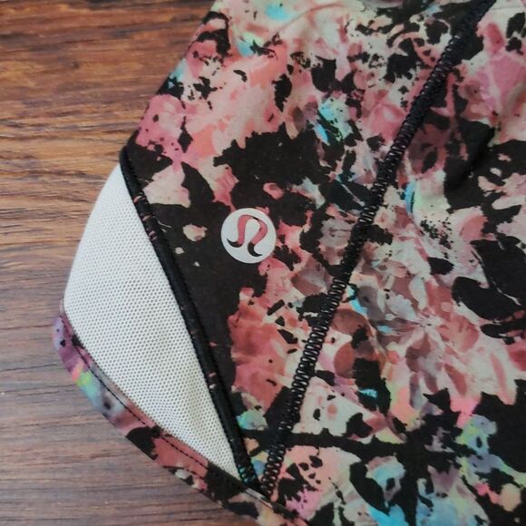 Lululemon Hotty Hot Floral Shorts Size 4 Edgy Feminine Workout Low Rise Lined - Picture 6 of 7